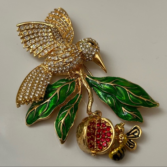 Large Dramatic Scene of Nature HummingBird Brooch - Picture 9 of 13